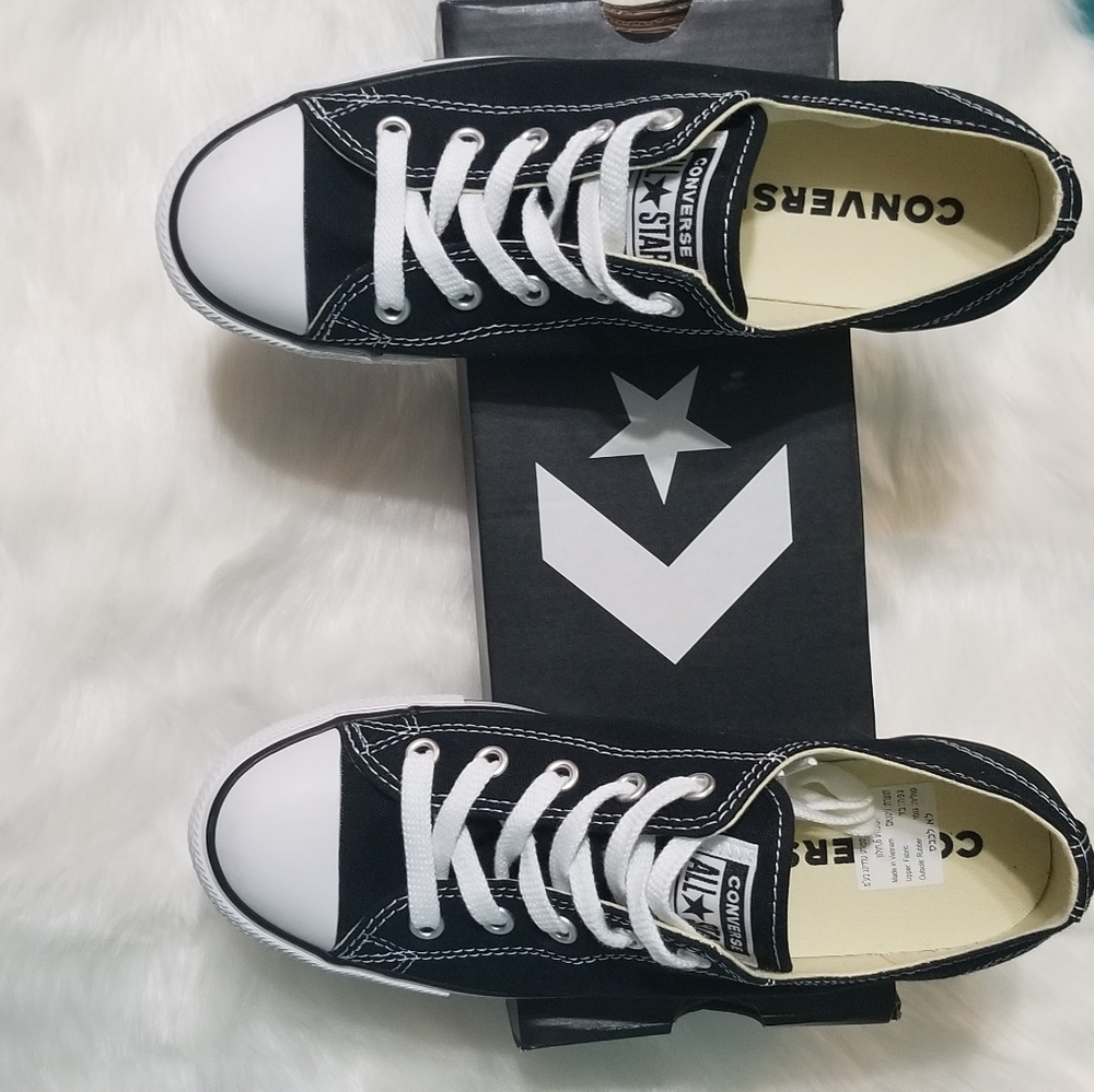 Converse Dainty Ox Women's Size 6.5 Black White Sneakers Like New